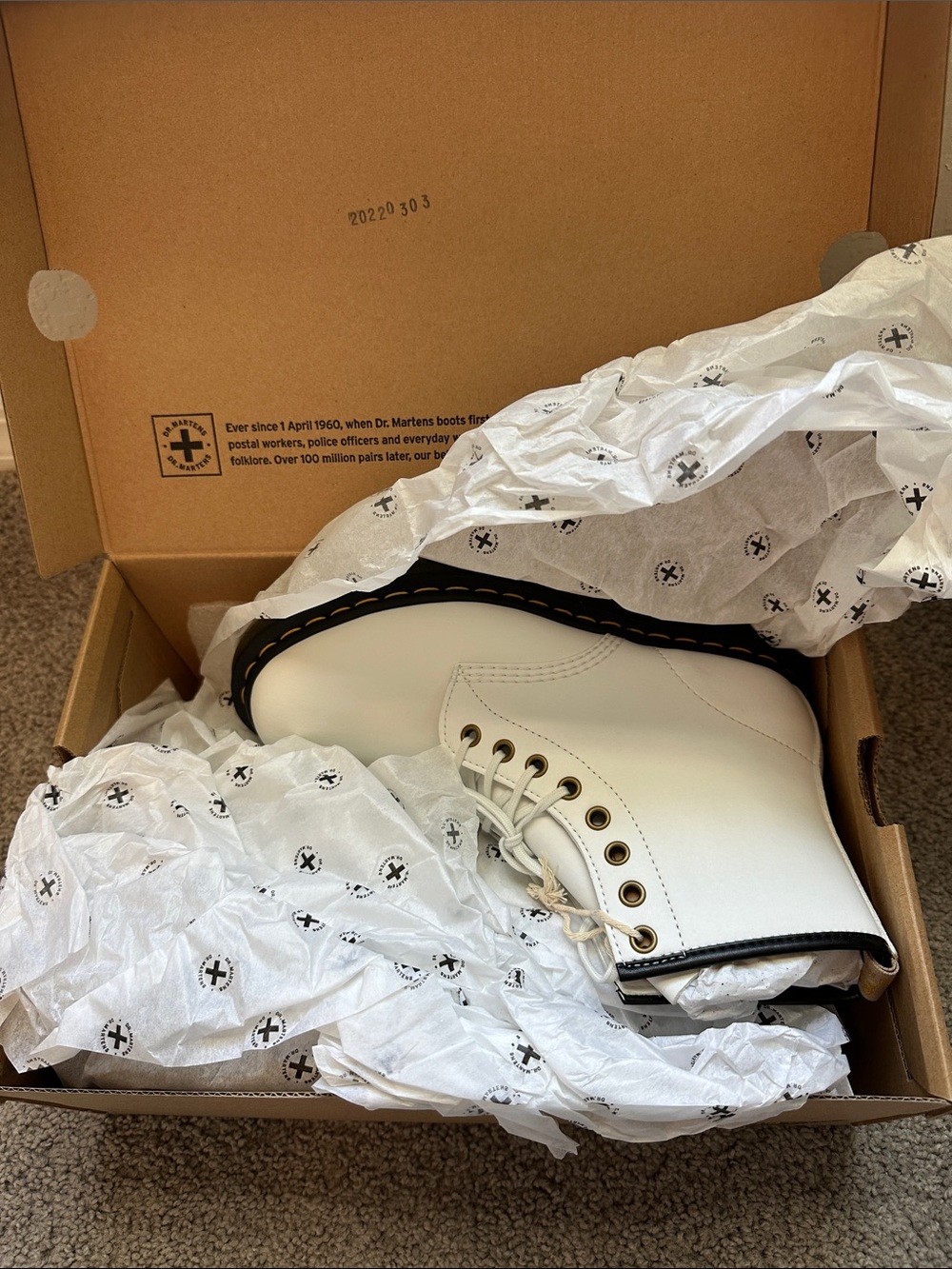 Dr. Martens Womens Vegan White 1460 Boots NWB Womens 8
